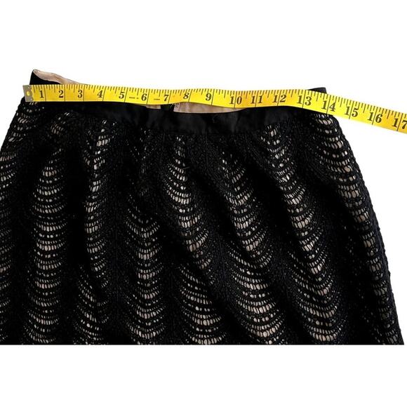 Club Monaco Mini Skirt Women 4 Crochet Lace Black Nude Scalloped dark academia - Picture 4 of 6